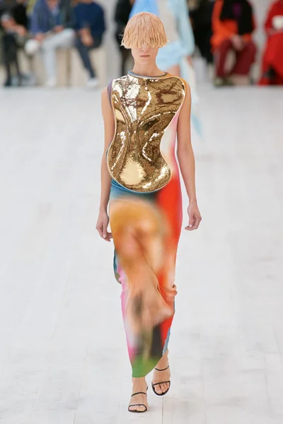 Look 11